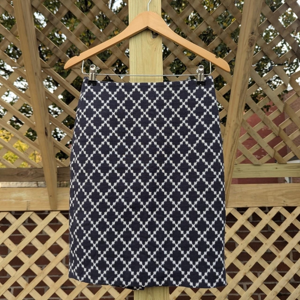 Ann Taylor Petite Navy Blue & White Diamond Pattern Pencil Skirt